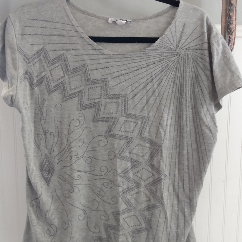 Grey tee